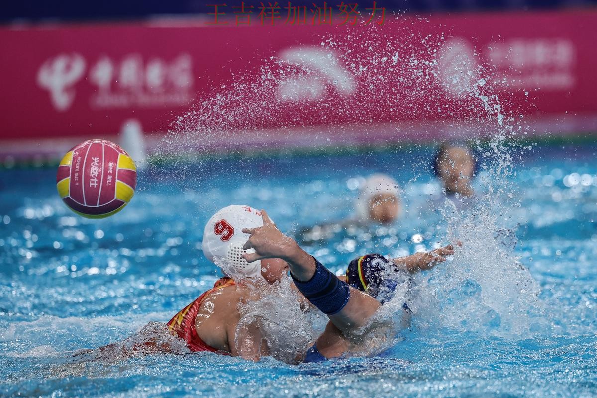 中国游泳队战平对手后晋级前景生变 战术调整效果逐渐显现